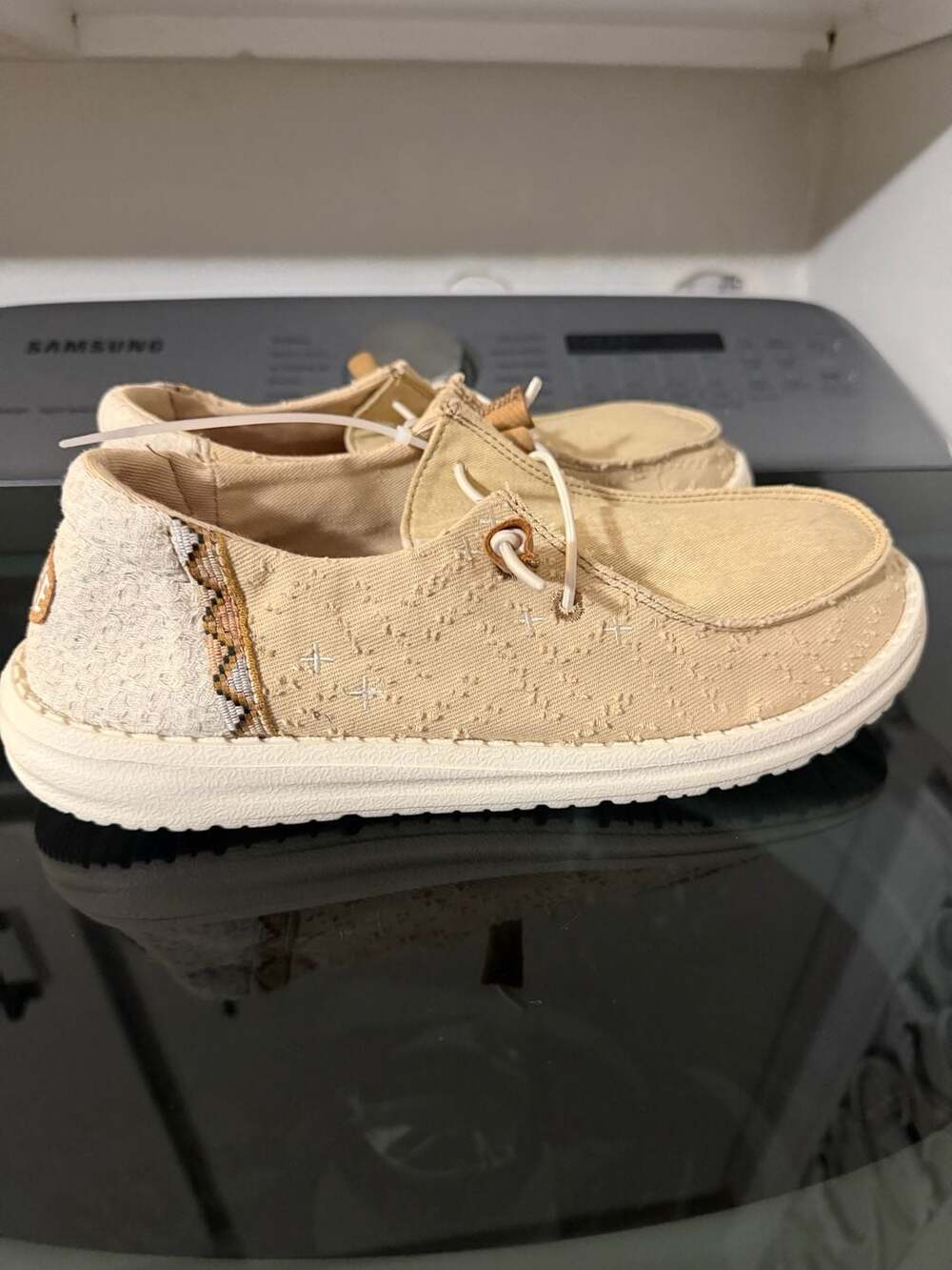 Hey Dude Wendy Crafted Boho Size 10 Tan Shoes